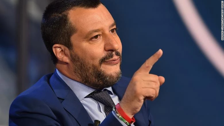 Άρχισε ο «πόλεμος» κατά του Σαλβίνι για τους μετανάστες -Απτόητος ο Ιταλός ηγέτης